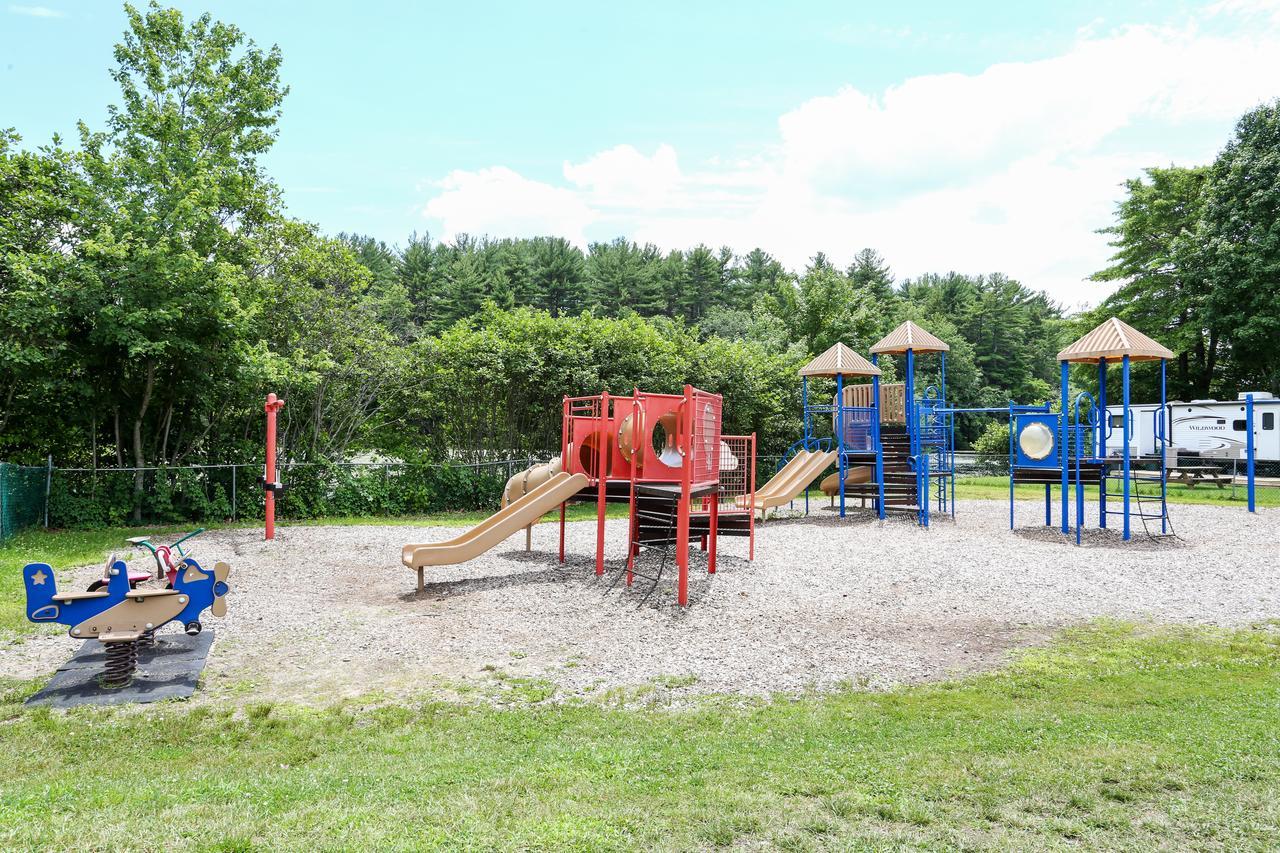 Tuxbury Pond Camping Resort Tiny House Clara サウス・ハンプトン エクステリア 写真